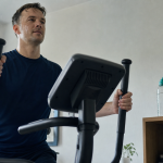 30 minutes de velo elliptique par jour : 400 calories brûlées, silhouette
