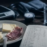 Les dangers de la chrononutrition : fromage, charcuterie et grille horaire