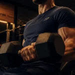 Exercice bicep avec haltere : curl haltères sur banc incliné