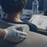 Entorse cervicale temps de guérison : coussin de soutien cervical en kinésithérapie