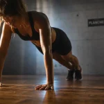 Planche calisthenics au sol : posture gainée