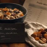Tableau calories fruits secs en gros plan, bol muesli et fruits secs